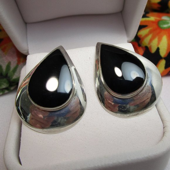 Vintage Jewelry - ✨Host Pick✨ Vintage Onyx 925 Silver Post Earrings